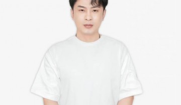 网红辛巴摆出1000万现金，拍视频宣传直