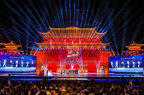 张艺谋获“金丝路奖”最佳导演，《白塔之光